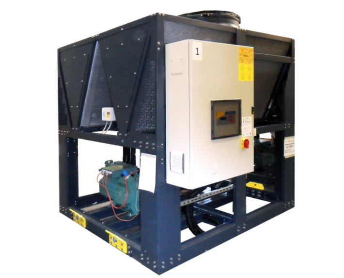 GSA-710x575 Air cooled chiller with screw compressors